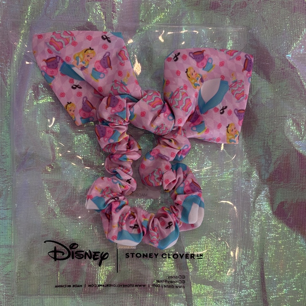 Stoney Clover Lane x Disney Alice in Wonderland Hair Scrunchie-Firm price - Picture 2 of 3